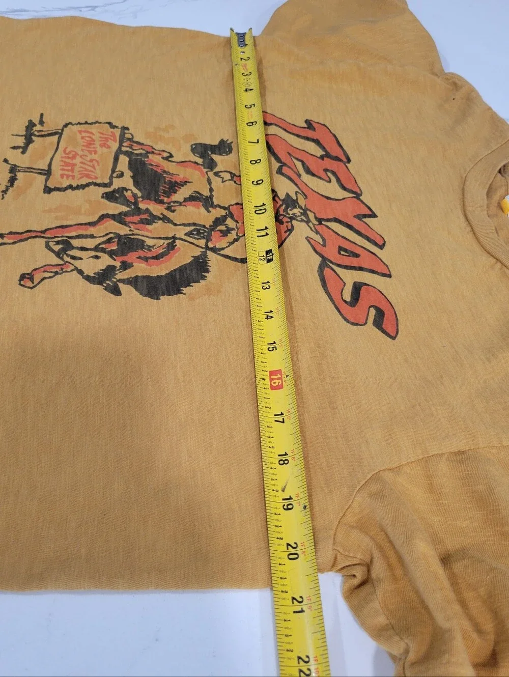 Velva Sheen Mustard Yellow 'Texas' Lobe Star Graphic Women's Tee Size Medium
